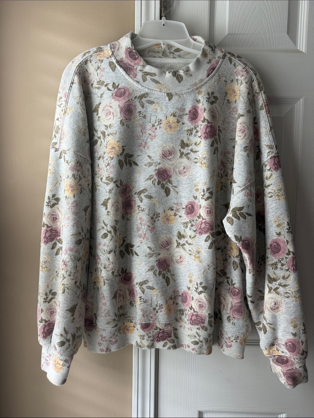 Abercrombie & Fitch Gray Floral Crewneck with Pink and Yellow Roses